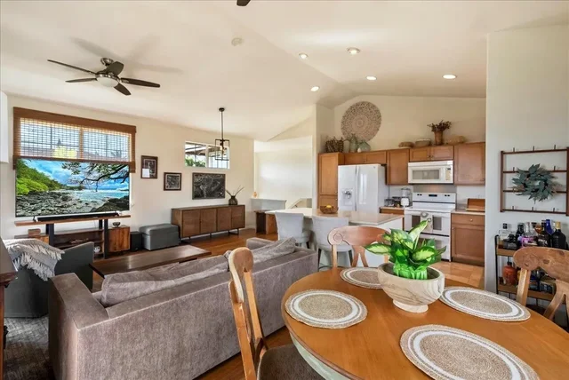 Listing Image for 668 Komo Ohia St 10 of 39