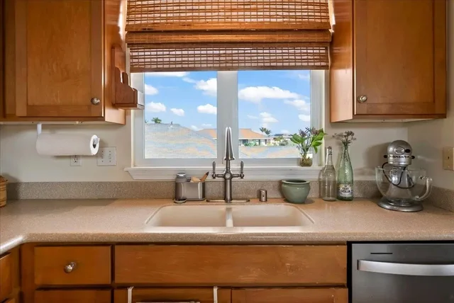 Listing Image for 668 Komo Ohia St 12 of 39