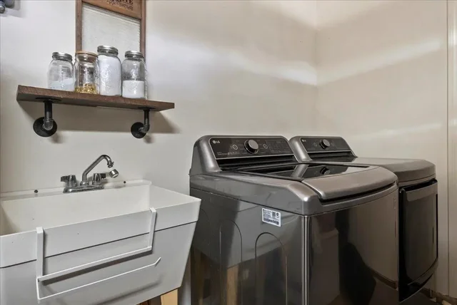 Listing Image for 668 Komo Ohia St 27 of 39