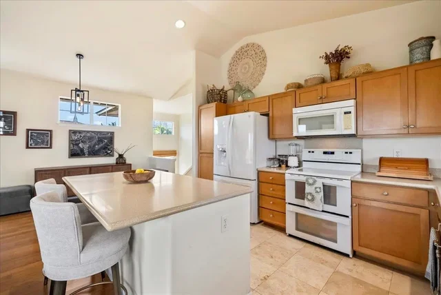 Listing Image for 668 Komo Ohia St 7 of 39