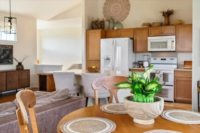 Listing Image for 668 Komo Ohia St 8 of 39