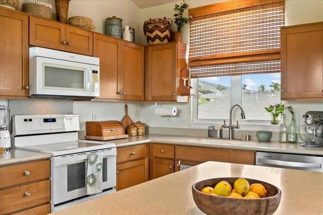 Listing Image for 668 Komo Ohia St 9 of 39