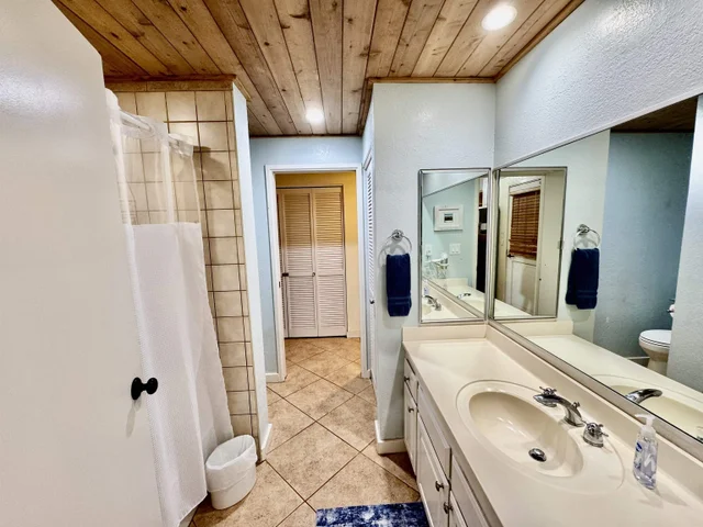 Listing Image for 100 Lio Pl E-2 18 of 32