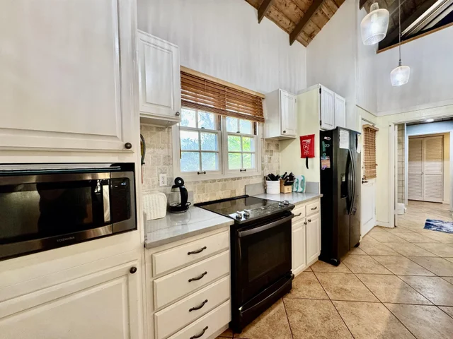 Listing Image for 100 Lio Pl E-2 4 of 32