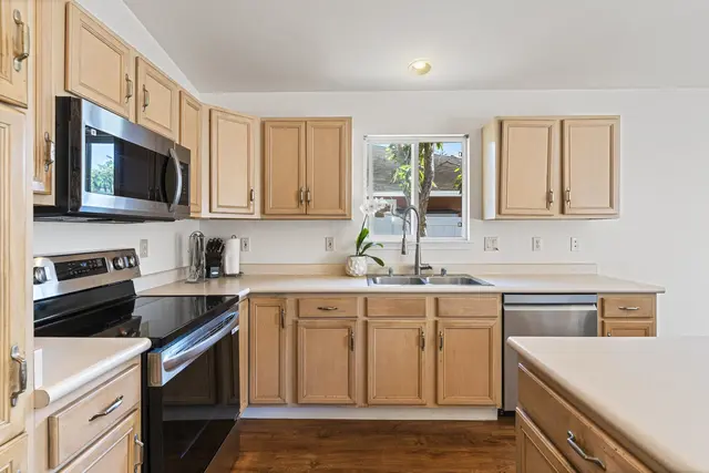 Listing Image for 35 Polale St 10 of 36