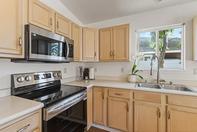 Listing Image for 35 Polale St 11 of 36