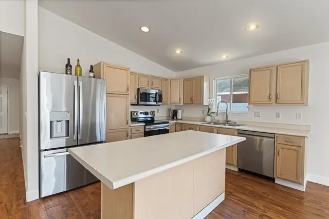 Listing Image for 35 Polale St 2 of 36