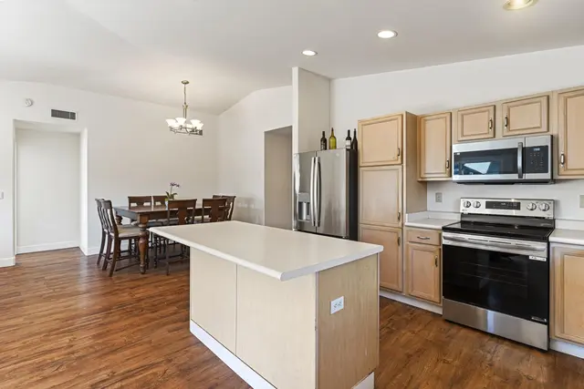 Listing Image for 35 Polale St 3 of 36