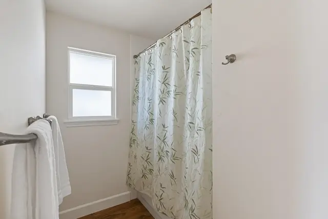 Listing Image for 35 Polale St 30 of 36