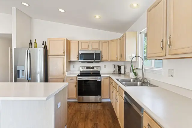 Listing Image for 35 Polale St 8 of 36