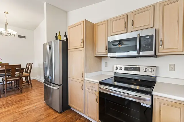 Listing Image for 35 Polale St 9 of 36