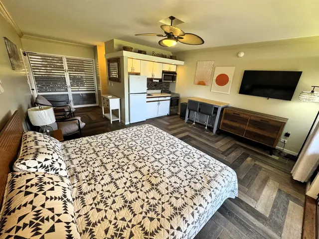 Listing Image for 255 Kepuhi Pl 18a02 10 of 28