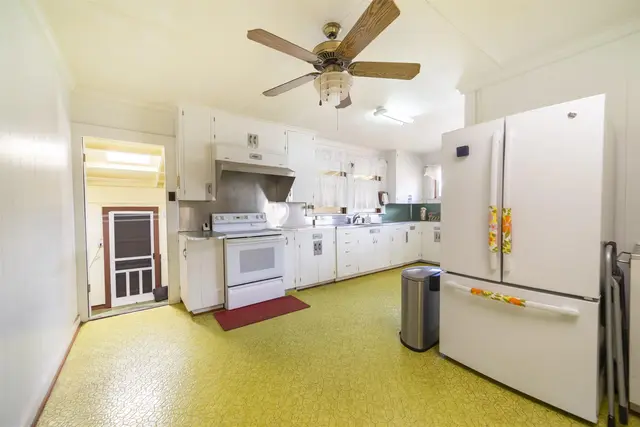 Listing Image for 38 Kealaloa Ave 8 of 40
