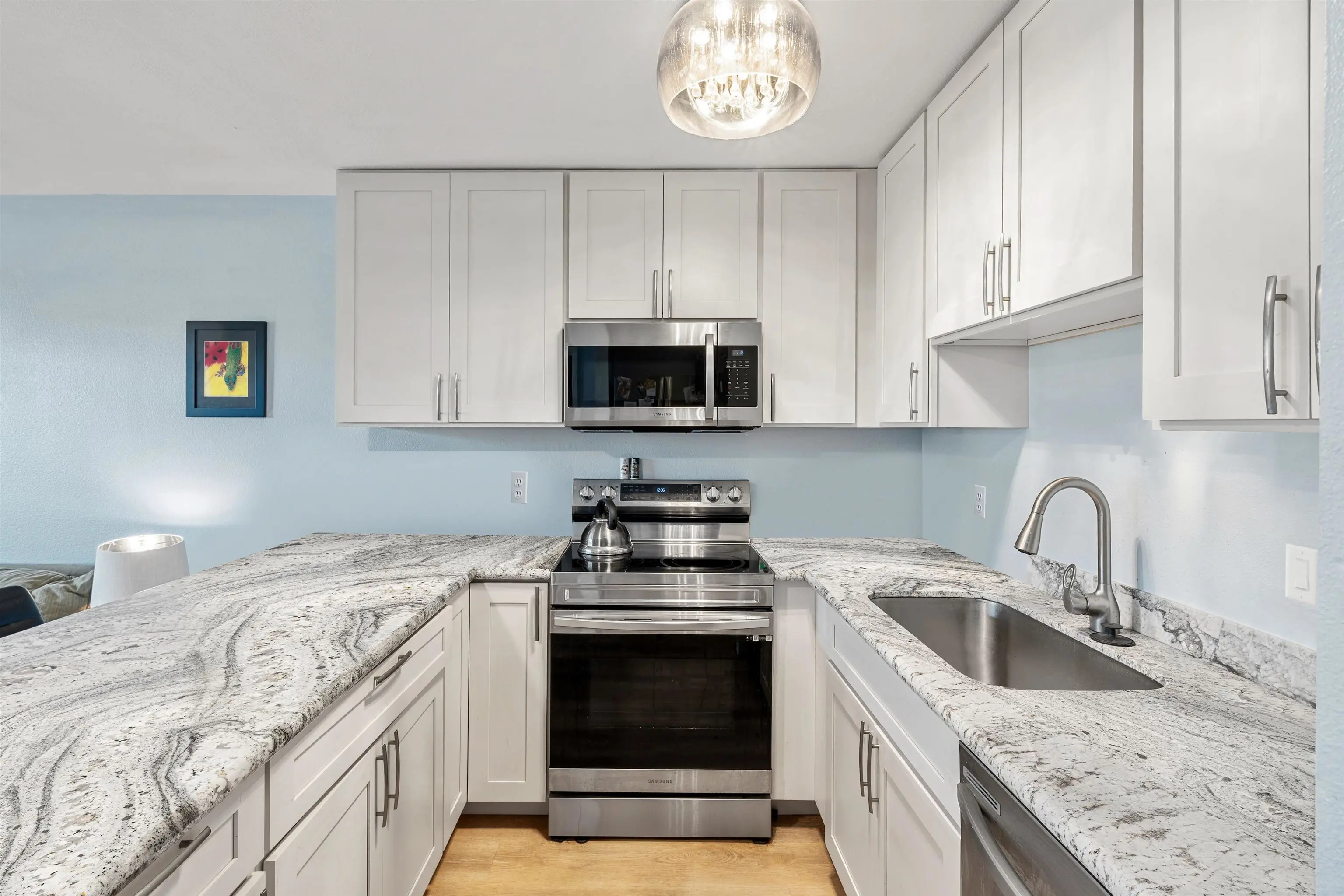 Photo of Listing #408540