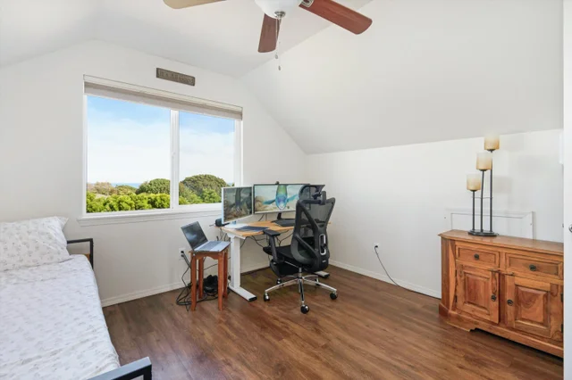 Listing Image for 51 Kanoenoe Loop 18 of 50