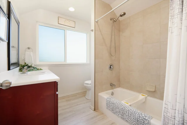 Listing Image for 51 Kanoenoe Loop 20 of 50