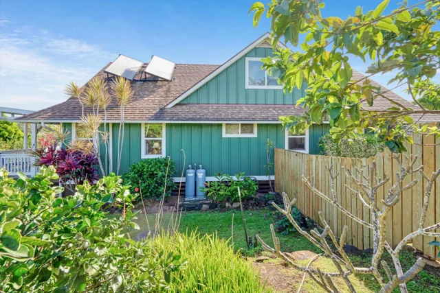 Listing Image for 51 Kanoenoe Loop 35 of 50