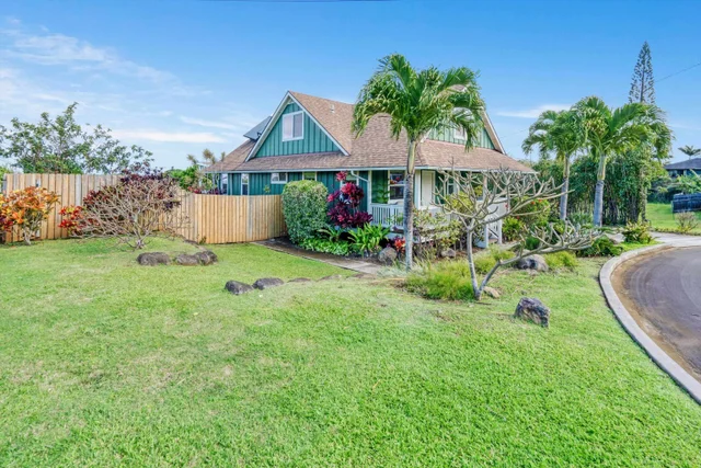 Listing Image for 51 Kanoenoe Loop 37 of 50