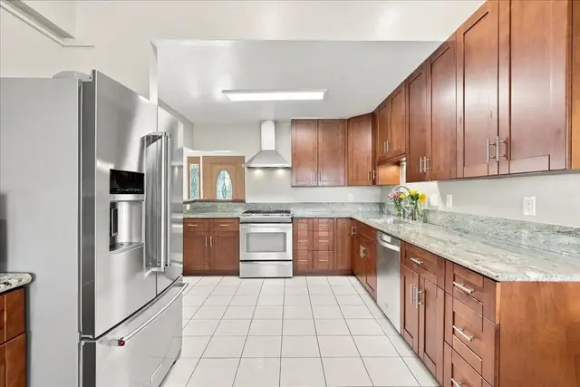 Listing Image for 30 Pahaa Pl 3 of 49