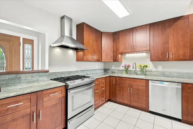 Listing Image for 30 Pahaa Pl 4 of 49