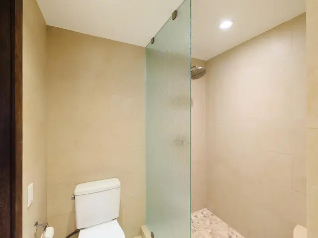 Listing Image for 50 Nohea Kai Dr I1004 25 of 35