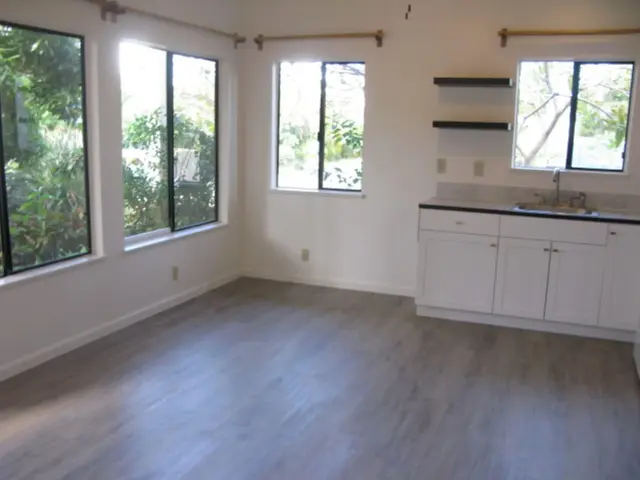 Listing Image for 232 Aukahi St 25 of 31
