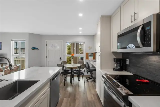 Listing Image for 52 Kopi Ln 11-102 11 of 33