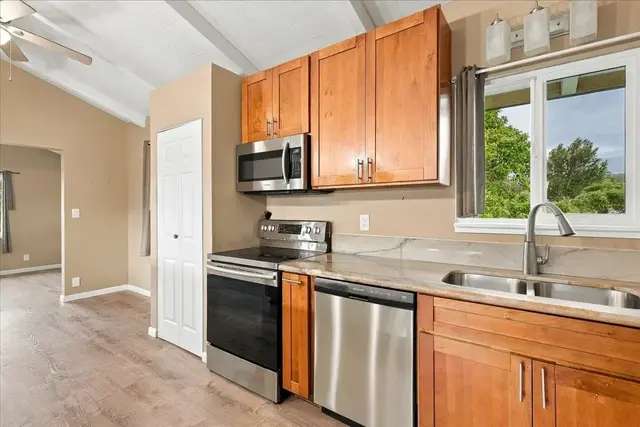 Listing Image for 328 Kaomi Pl 5 of 40