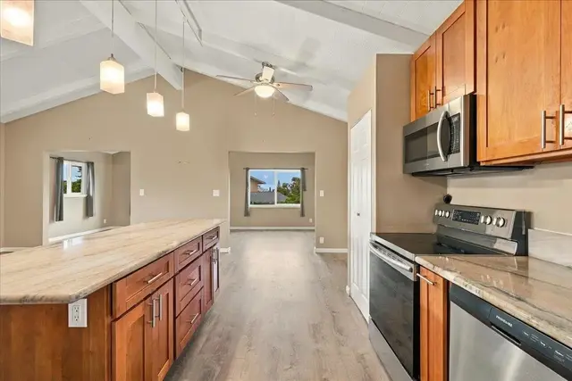 Listing Image for 328 Kaomi Pl 6 of 40