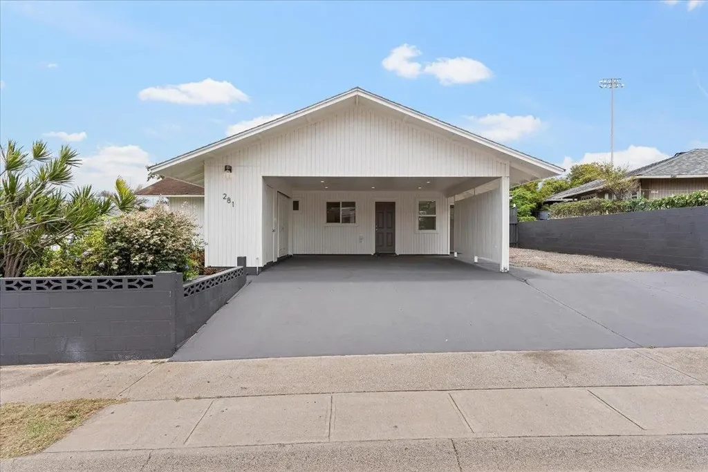 281 Mikohu Loop, Kahului