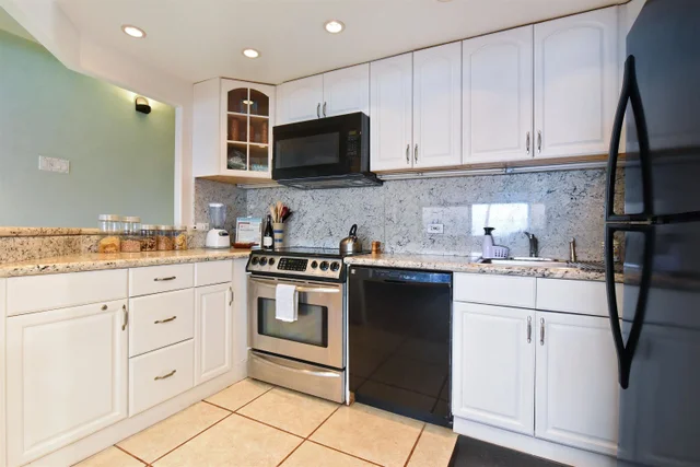 Listing Image for 3875 Lower Honoapiilani Rd A-205 12 of 48