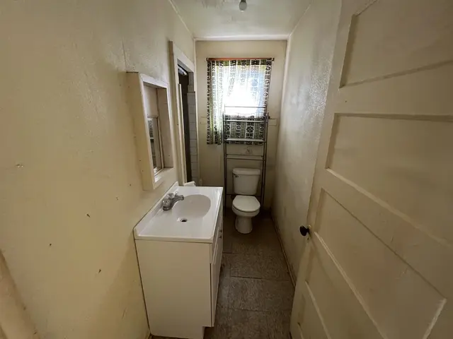 Listing Image for 1806 Epane St 10 of 19