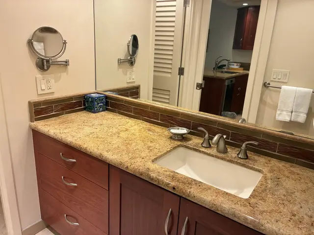 Listing Image for 2481 Kaanapali Pkwy 214 Y 14 of 27