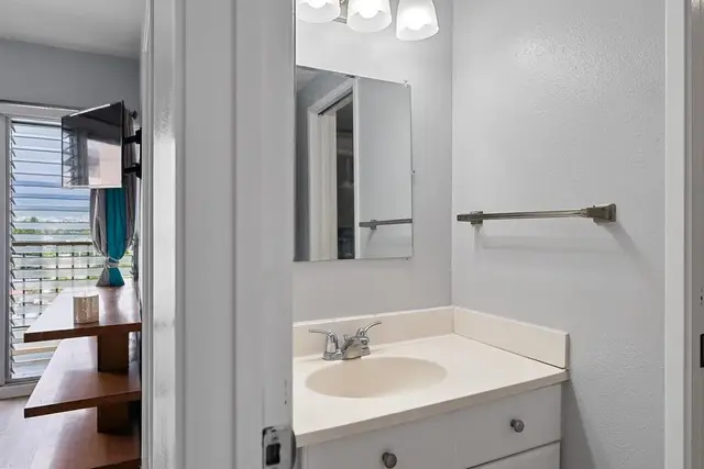 Listing Image for 1063 Lower Main St 401 16 of 25