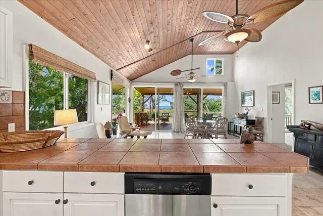 Listing Image for 1210 Uluniu Rd Unit 1 15 of 50