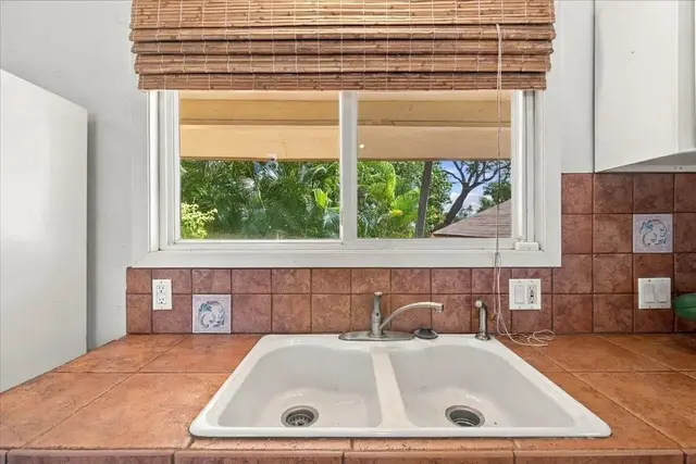 Listing Image for 1210 Uluniu Rd Unit 1 18 of 50
