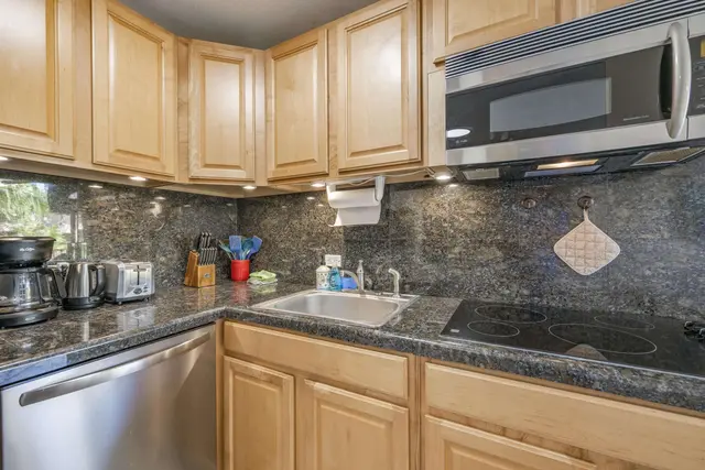 Listing Image for 3601 Lower Honoapiilani Rd 418 6 of 35