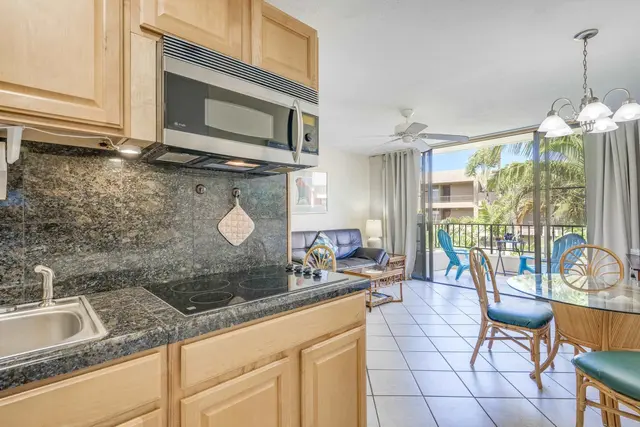 Listing Image for 3601 Lower Honoapiilani Rd 418 7 of 35