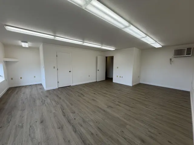 Emerald Plaza Center E5 Upstairs - 154 Kupuohi St E5 Upstairs, Lahaina, 409114 - 4/10