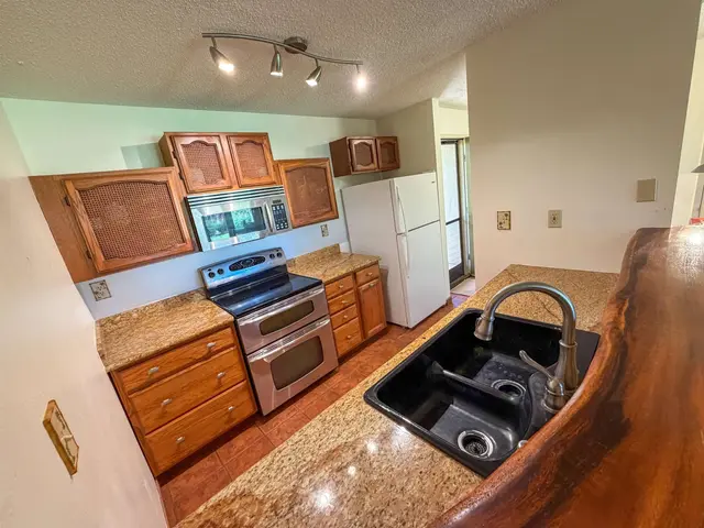 Listing Image for 50 Kepuhi Pl 103 6 of 18