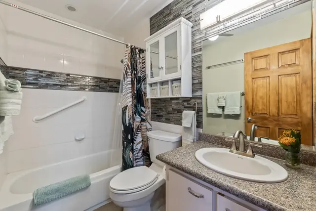 Listing Image for 49 W Lipoa St 204 32 of 50