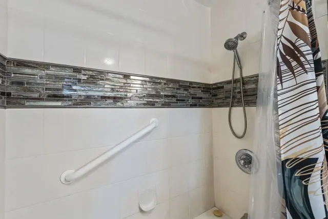 Listing Image for 49 W Lipoa St 204 33 of 50
