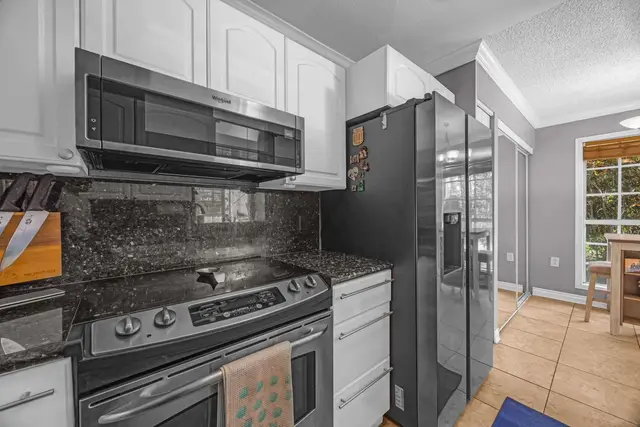 Listing Image for 160 Keonekai Rd 11-104 13 of 42