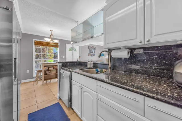 Listing Image for 160 Keonekai Rd 11-104 14 of 42