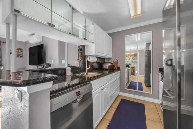 Listing Image for 160 Keonekai Rd 11-104 16 of 42