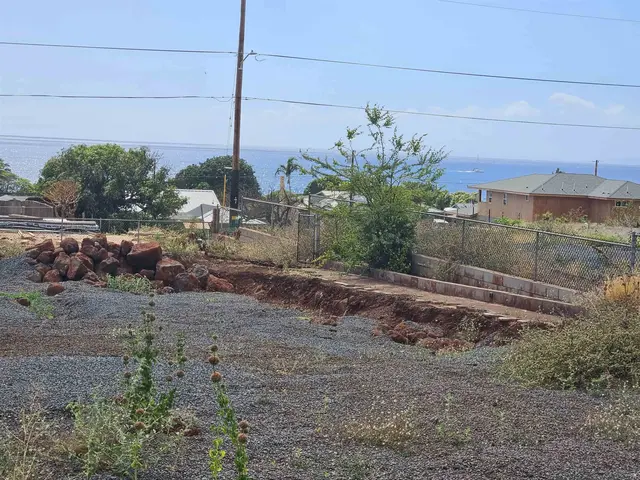 Listing Image for 1640 Ku'uipo St 3 of 17