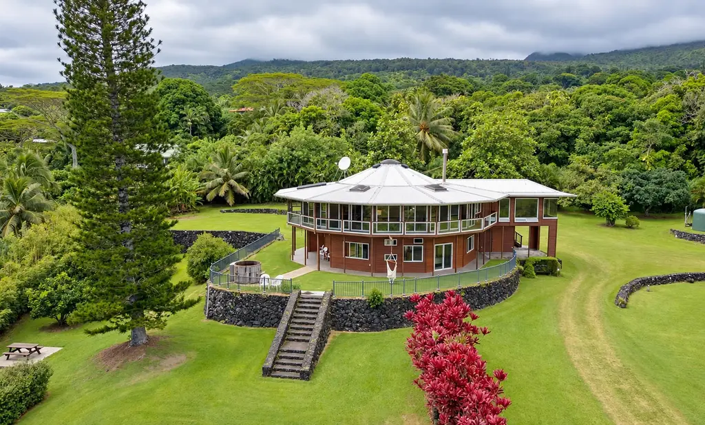 37 & 213 Kapia Rd, Hana