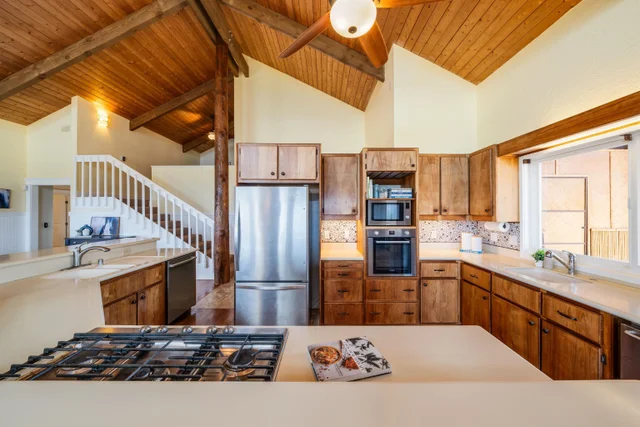 Listing Image for 133 Kaula Ili Way 23 of 50