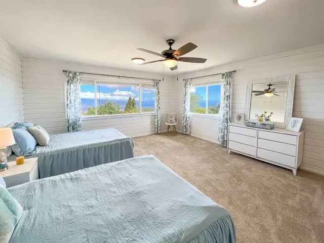 Listing Image for 40 Huina Pl 10 of 30