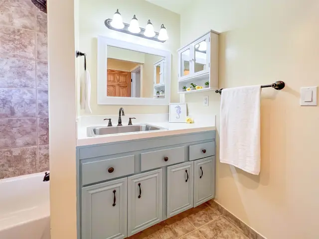 Listing Image for 40 Huina Pl 13 of 30